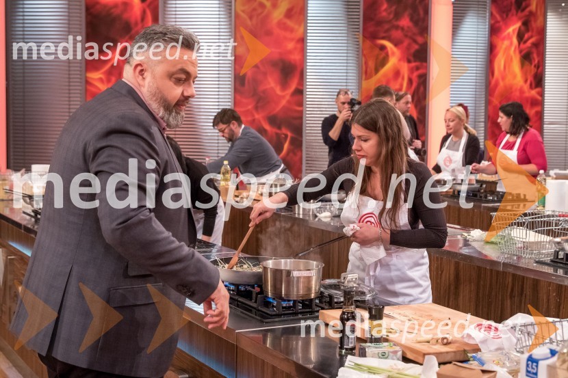  Karim Merdjadi, kuharski in slaščičarski mojster ;  Ana Fetih, novinarkaMasterChef Slovenija 2019 nam je odprl vrata svoje kuhinje