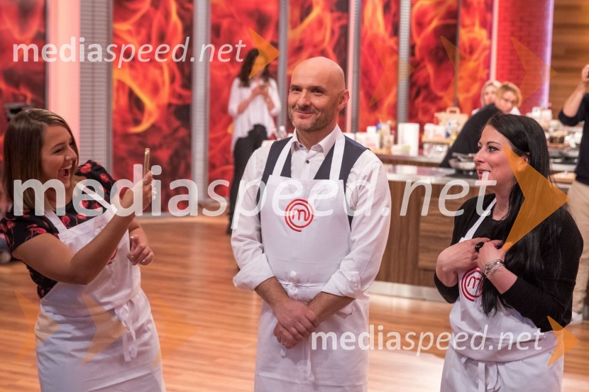  Katja Klavora, predstavnica odnosov z javnostmi PRO PLUS;  Branko Čakarmiš,  programski direktor, Pro Plus;  Saša Zadnik, novinarkaMasterChef Slovenija 2019 nam je odprl vrata svoje kuhinje