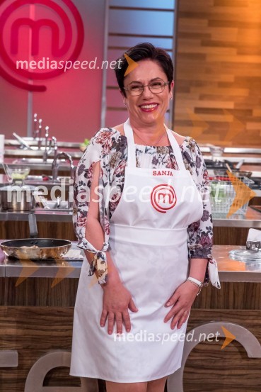  Sanja Sirk, tekmovalka MasterChef 2019MasterChef Slovenija 2019 nam je odprl vrata svoje kuhinje