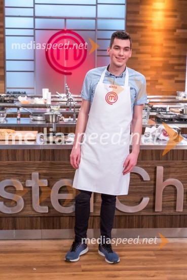  Anže Kuplenik, tekmovalec MasterChef 2019MasterChef Slovenija 2019 nam je odprl vrata svoje kuhinje