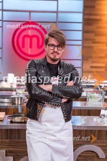  Klemen Orter, tekmovalec MasterChef 2019MasterChef Slovenija 2019 nam je odprl vrata svoje kuhinje