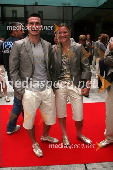 Peter Kauzer, kajakaš in Špela Ponomarenko, kajakašicaPredstavitev slovenske olimpijske delegacije - Peking 2008