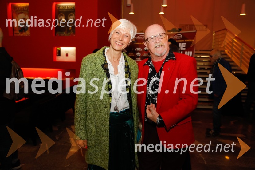  Barbra Drnač, novinarka, plesalka, koreografinja in televizijska voditeljica;  Tomaž Domicelj, glasbenikNune v akciji!, premiera predstave