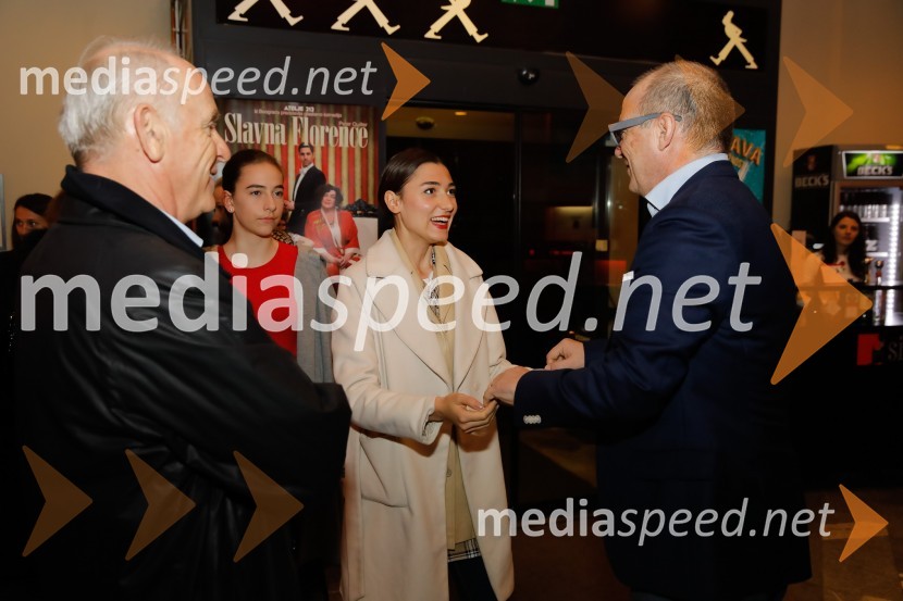  Zala Đurić Ribič, pevka, igralka;  Jurij Franko, direktor, Prospot, d. o. o.Nune v akciji!, premiera predstave