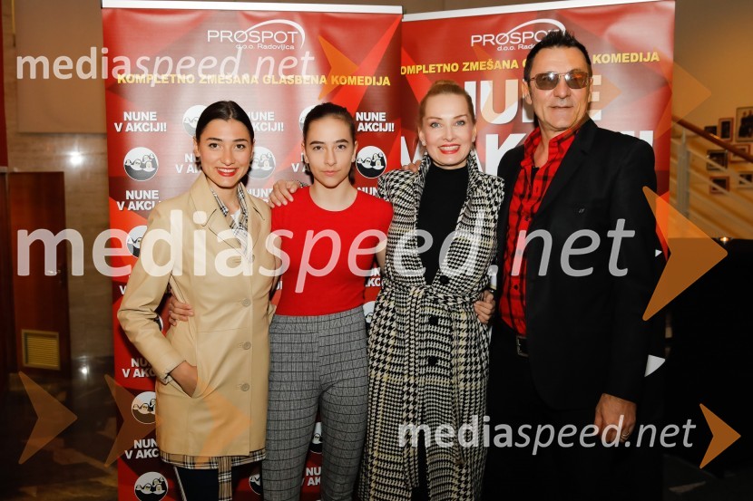  Zala Djurić, manekenka;  Ela Ribič Đurić;  Tanja Ribič, igralka;  Branko  Đurić - Đuro, igralecNune v akciji!, premiera predstave