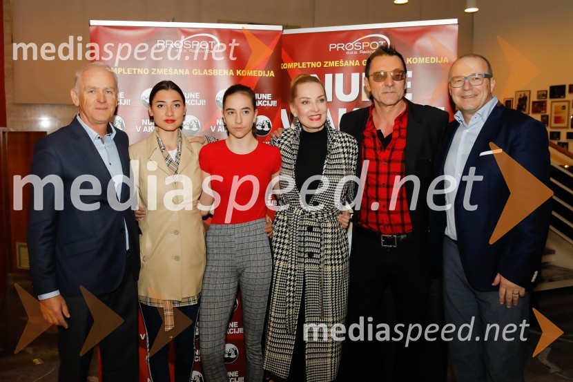  Jože  Mermal, predsednik uprave BTC;  Zala Đurić Ribič, pevka, igralka;  Ela Ribič Đurić;  Tanja Ribič, igralka;  Branko  Đurić - Đuro, igralec;  Jurij Franko, direktor, Prospot, d. o. o.Nune v akciji!, premiera predstave