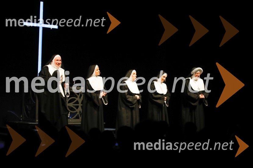  Marjan Bunič, pevec, voditelj, Radio Ognjišče;  Simona  Vodopivec Franko, pevka, igralka;  Alenka Godec, pevka;  Lea  Bartha Pesek, pevka;  Gojmir Lešnjak Gojc, igralecNune v akciji!, premiera predstave