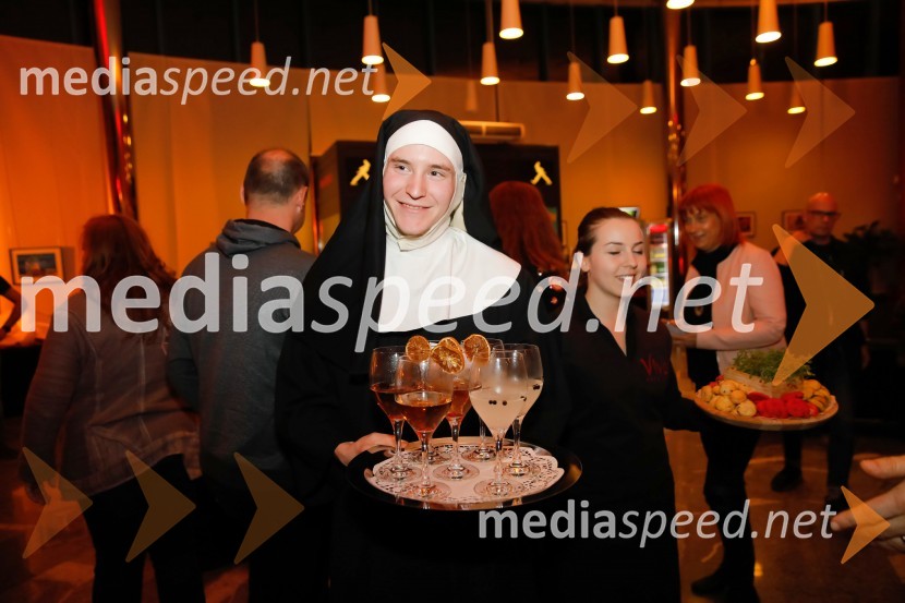 Nune v akciji!, premiera predstave