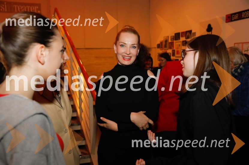  Tanja Ribič, igralkaNune v akciji!, premiera predstave