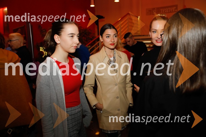  Ela Ribič Đurić;  Zala Đurić Ribič, pevka, igralka;  Tanja Ribič, igralkaNune v akciji!, premiera predstave