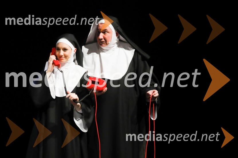  Lea  Bartha Pesek, pevka;  Marjan Bunič, pevec, voditelj, Radio OgnjiščeNune v akciji!, premiera predstave