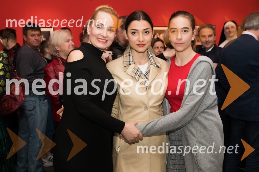  Tanja Ribič, igralka;  Zala Đurić Ribič, pevka, igralka;  Ela Ribič ĐurićNune v akciji!, premiera predstave