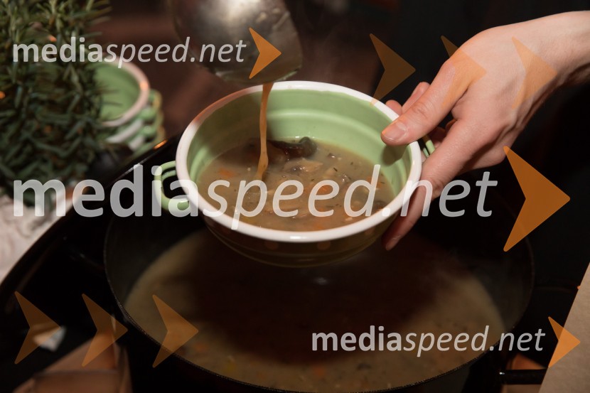 Nune v akciji!, premiera predstave