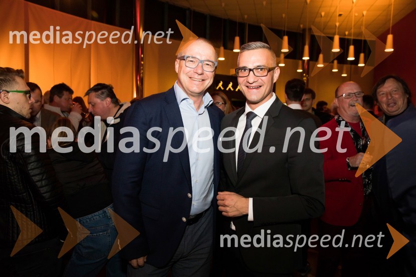  Jurij Franko, direktor, Prospot, d. o. o.;  Alen Salihović, novinar Radia OgnjiščeNune v akciji!, premiera predstave