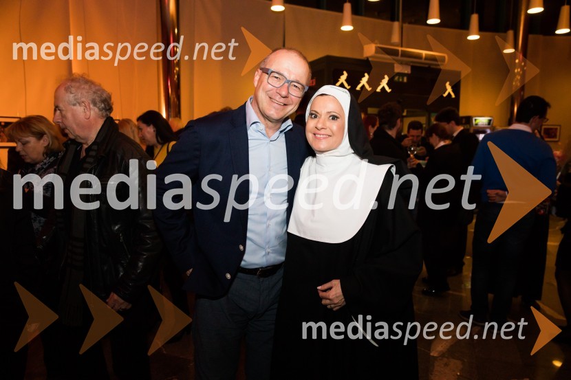  Jurij Franko, direktor, Prospot, d. o. o.;  Simona  Vodopivec Franko, pevka, igralkaNune v akciji!, premiera predstave