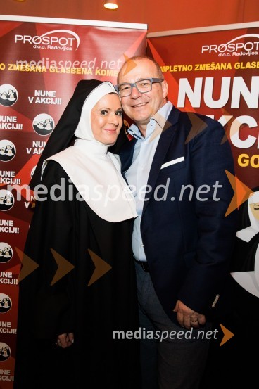 Simona  Vodopivec Franko, pevka, igralka;  Jurij Franko, direktor, Prospot, d. o. o.Nune v akciji!, premiera predstave