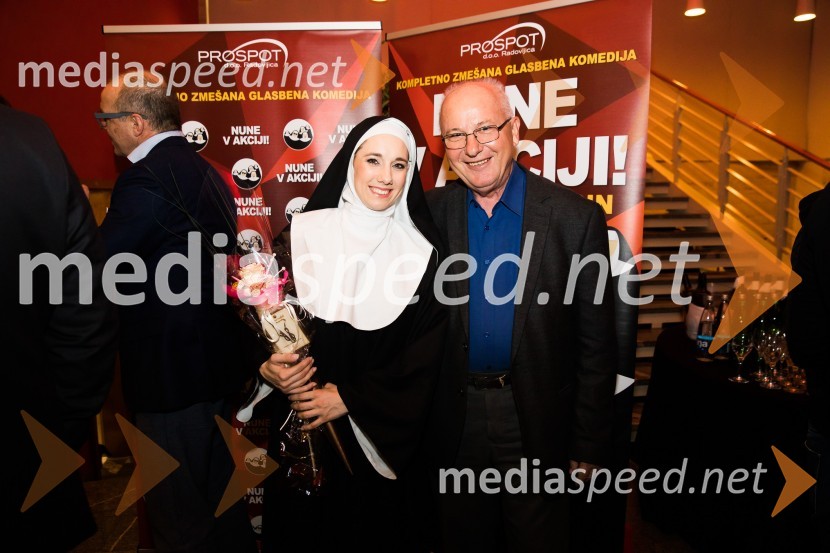  Lea  Bartha Pesek, pevka;  Janez Platiše, novinar in fotografNune v akciji!, premiera predstave