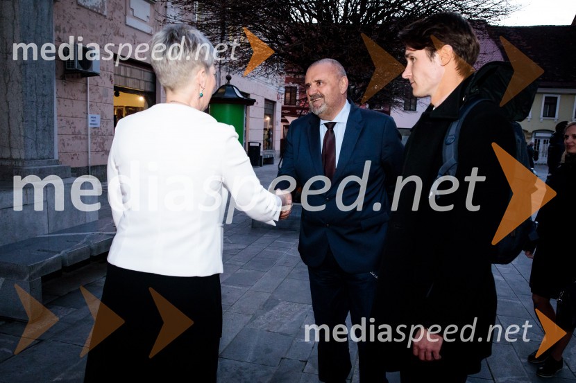  Mirjam Drnovšček, direktorica Prešernovega gledališča Kranj; mag. Zoran Poznič, minister za kulturo RS;  Janez Černe, podžupan Mestne občine Kranj49. teden slovenske drame, otvoritev