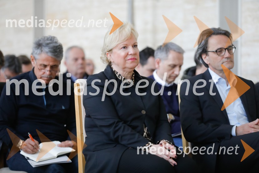  Sabrina Pečelin, vodja odnosov z javnostmi pri Porsche Slovenija d.o.o.;  Martin Wienerroither, generalni direktor Porsche SlovenijaSeat Tarraco, slovenska predstavitev