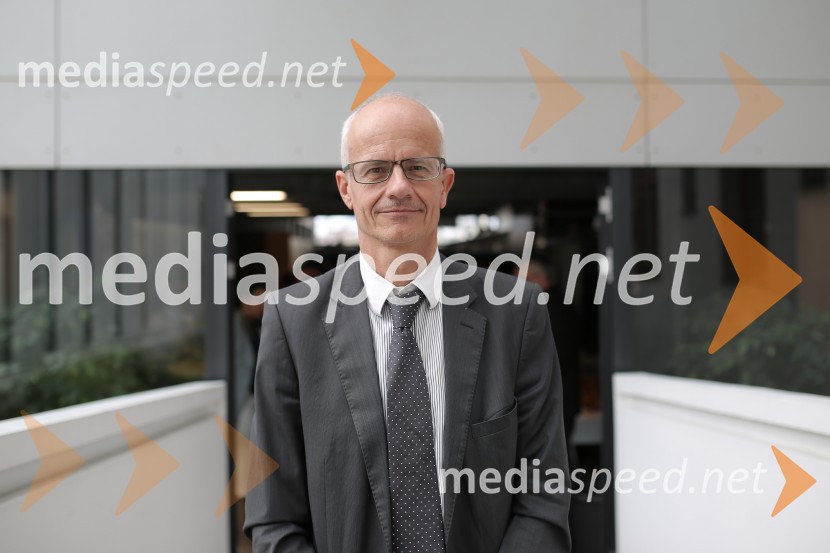  prof. dr. Miroslav  Premrov, Fakulteta za gradbeništvo, prometno inženirstvo in arhitekturo, Univerza v MariboruSodobne rešitve uporabe mavčnih oblog v okvirni večetažni leseni gradnji, strokovni posvet