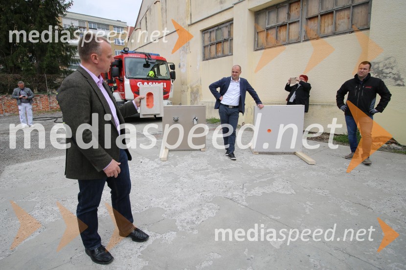  Jens Koch, Saint-Gobain Rigips AustriaSodobne rešitve uporabe mavčnih oblog v okvirni večetažni leseni gradnji, strokovni posvet