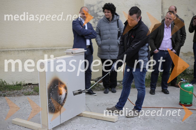 Sodobne rešitve uporabe mavčnih oblog v okvirni večetažni leseni gradnji, strokovni posvetSodobne rešitve uporabe mavčnih oblog v okvirni večetažni leseni gradnji, strokovni posvet