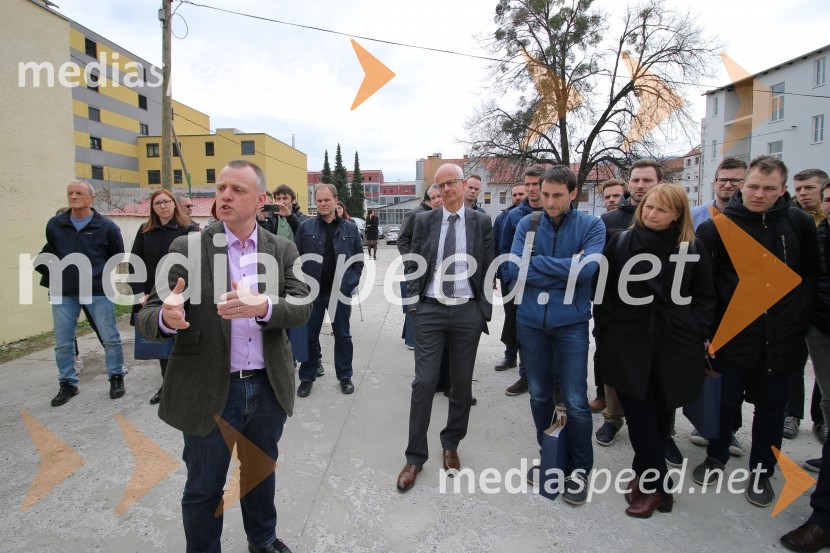  Jens Koch, Saint-Gobain Rigips Austria;  prof. dr. Miroslav  Premrov, Fakulteta za gradbeništvo, prometno inženirstvo in arhitekturo, Univerza v MariboruSodobne rešitve uporabe mavčnih oblog v okvirni večetažni leseni gradnji, strokovni posvet