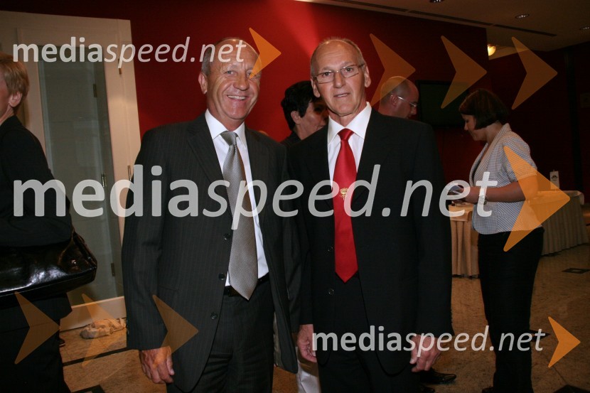 Branko Pavlin, predsednik uprave časopisne družbe Dnevnik in Miro Cerar, nekdanji gimnastičar in predsednik Olimpijske akademije ter ambasador za fair playPredstavitev slovenske olimpijske delegacije - Peking 2008