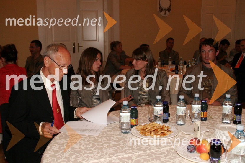 Miro Cerar, nekdanji gimnastičar in predsednik Olimpijske akademije ter ambasador za fair play, Marija Šestak, atletinja, Sara Isakovič, plavalka in Primož Kozmus, atletPredstavitev slovenske olimpijske delegacije - Peking 2008