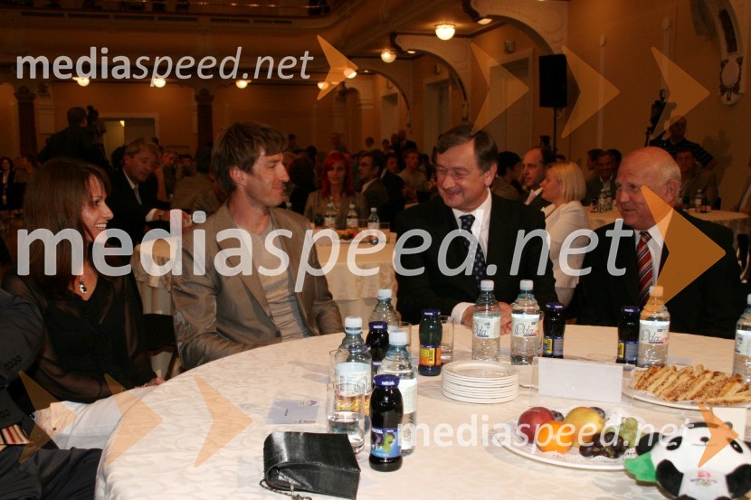 Iztok Čop, veslač z ženo Petro, dr. Danilo Türk, predsednik Republike Slovenije in Janez Kocijančič, predsednik Olimpijskega komiteja SlovenijePredstavitev slovenske olimpijske delegacije - Peking 2008