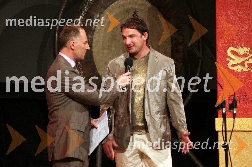 Igor E. Bergant, urednik športa na RTV Slovenija in voditelj večera ter Primož Kozmus, atletPredstavitev slovenske olimpijske delegacije - Peking 2008