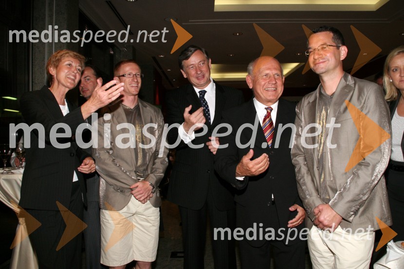 Cvetka Selšek, predsednica uprave SKB banke, Matic Osovnikar, atlet, dr. Danilo Türk, predsednik Republike Slovenije, Janez Kocijančič, predsednik Olimpijskega komiteja Slovenije in Rajmond Debevec, strelecPredstavitev slovenske olimpijske delegacije - Peking 2008