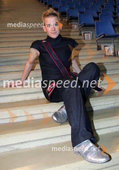 Pevec Anžej DežanMelodije morja in sonca