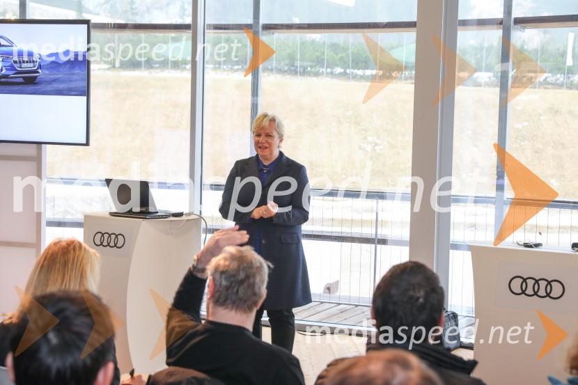  Sabrina Pečelin, vodja odnosov z javnostmi pri Porsche Slovenija d.o.o.Audi e-tron, slovenska predstavitev