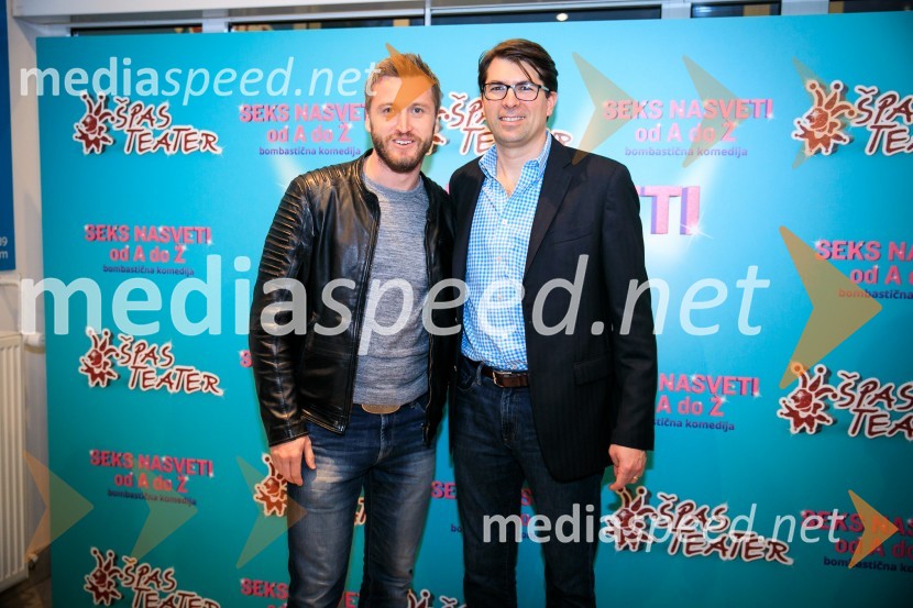  Denis Avdić, voditelj;  Matt Murphy, producent, avtor komedije Sex Tips for Straight Women from a Gay ManSeks nasveti od A do Ž, premiera komedije