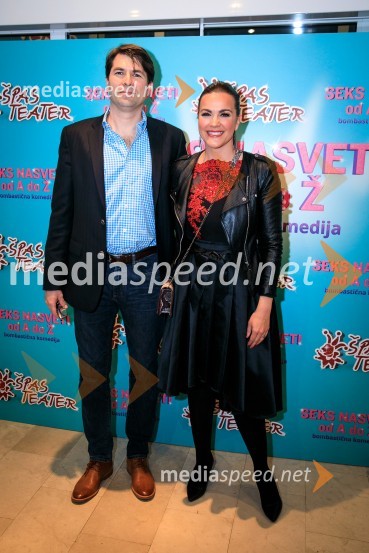  Matt Murphy, producent, avtor komedije Sex Tips for Straight Women from a Gay Man;  Rebeka Dremelj, pevkaSeks nasveti od A do Ž, premiera komedije
