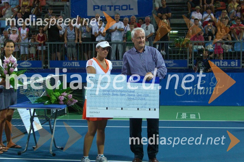 Anabel Medina Garrigues, 2. mesto Banka Koper Slovenia Open in Vojko Čok, predsednik uprave Banka Koper d.d.Teniški turnir Banka Koper Slovenia Open