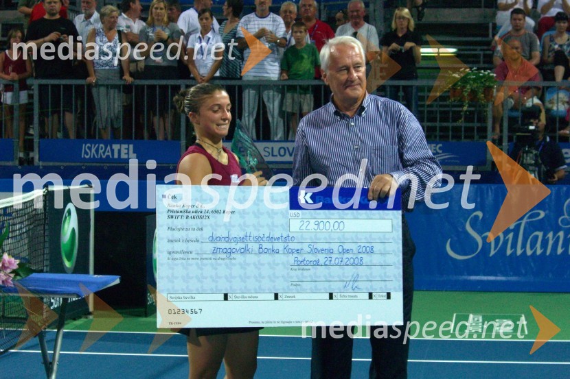 Sara Errani, zmagovalka Banka Koper Slovenia Open in Vojko Čok, predsednik uprave Banka Koper d.d.Teniški turnir Banka Koper Slovenia Open
