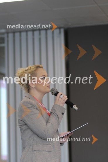  Janja Širnik, moderatorkaKonferenca Avtomatizacija v industriji in gospodarstvu 2019