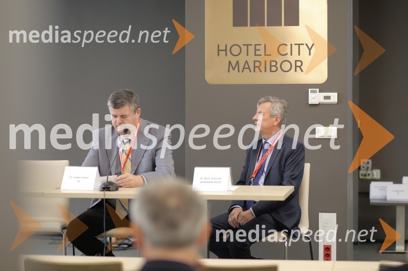 dr. Gregor Dolanc, Institut Jožef Stefan; prof. dr. Boris Tovornik, predsednik konference AIG'19Konferenca Avtomatizacija v industriji in gospodarstvu 2019