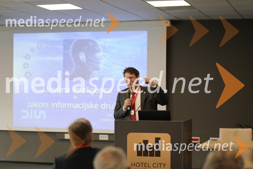 prof. dr. Matjaž Gams, državni svetnik in predstojnik Odseka za inteligentne sisteme na Inštitutu Jožef StefanKonferenca Avtomatizacija v industriji in gospodarstvu 2019