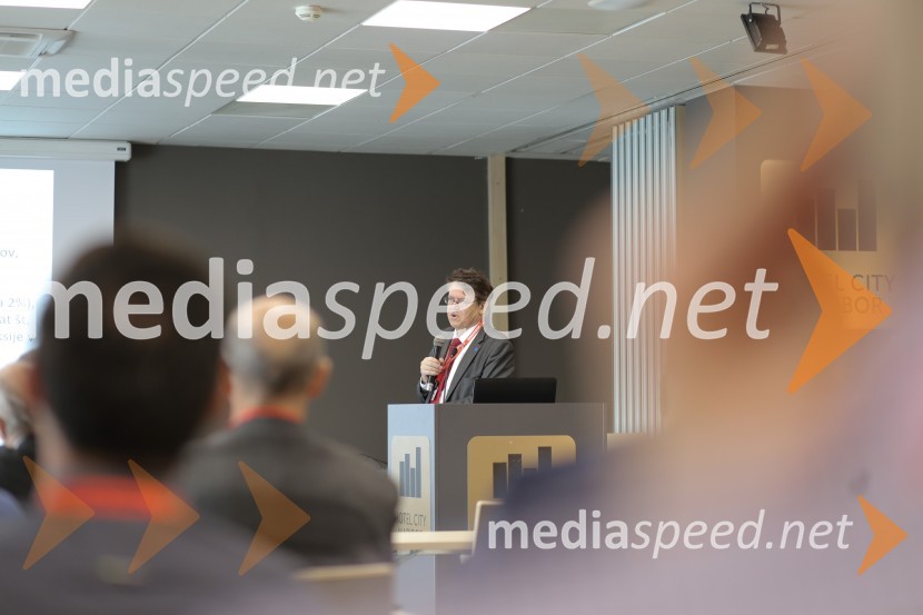 prof. dr. Matjaž Gams, državni svetnik in predstojnik Odseka za inteligentne sisteme na Inštitutu Jožef StefanKonferenca Avtomatizacija v industriji in gospodarstvu 2019