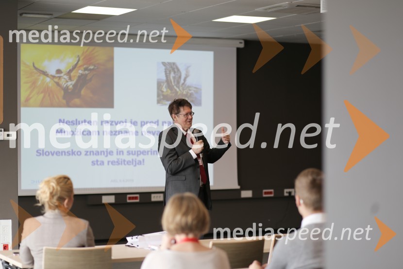 prof. dr. Matjaž Gams, državni svetnik in predstojnik Odseka za inteligentne sisteme na Inštitutu Jožef StefanKonferenca Avtomatizacija v industriji in gospodarstvu 2019