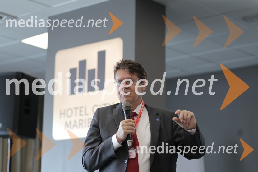 prof. dr. Matjaž Gams, državni svetnik in predstojnik Odseka za inteligentne sisteme na Inštitutu Jožef StefanKonferenca Avtomatizacija v industriji in gospodarstvu 2019