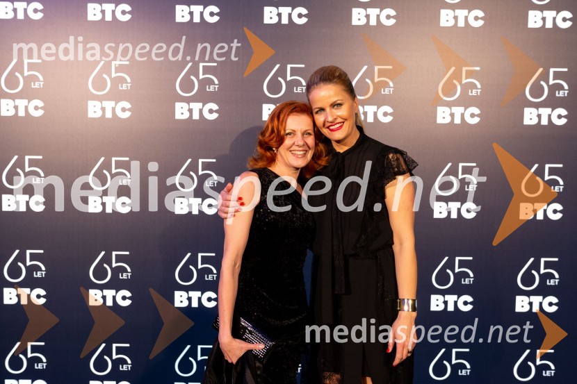  Katarina Venturini, nekdanja plesalka;  Petra Grosman, vodja poslovne pisarne in protokola v upravi družbe BTCPraznovanje 65-letnice družbe BTC