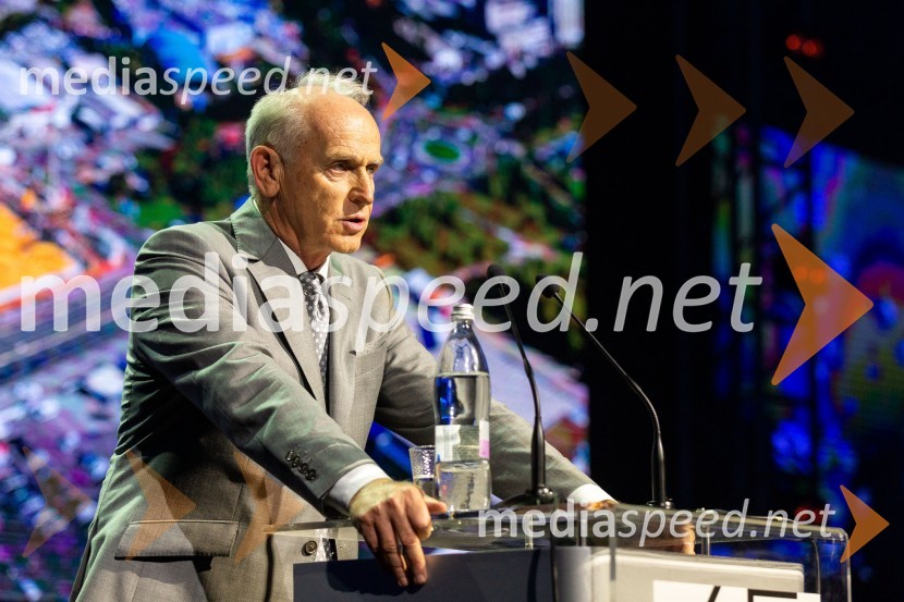  Jože  Mermal, predsednik uprave družbe BTCPraznovanje 65-letnice družbe BTC