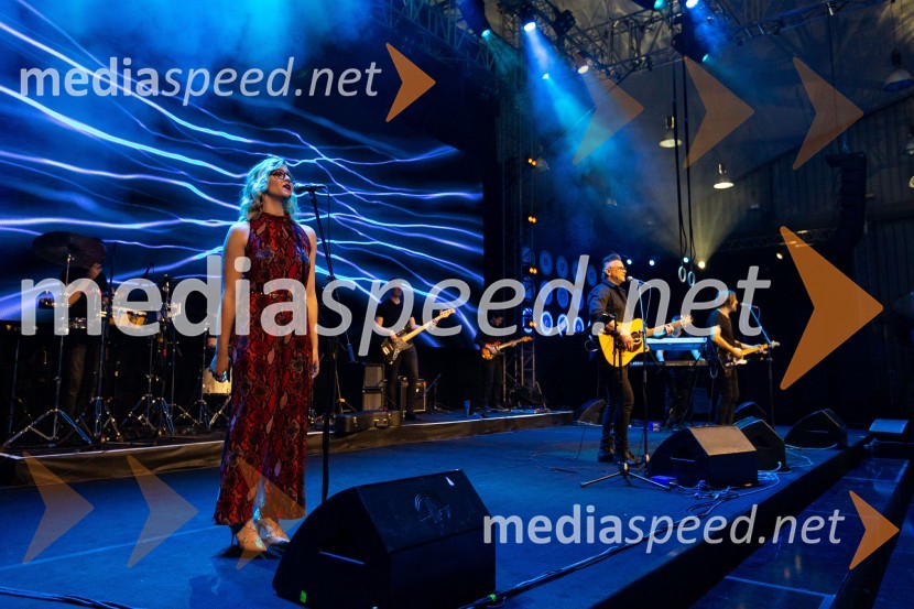  Arijana Lucas, glasbenica;  Samuel Lucas, glasbenikPraznovanje 65-letnice družbe BTC