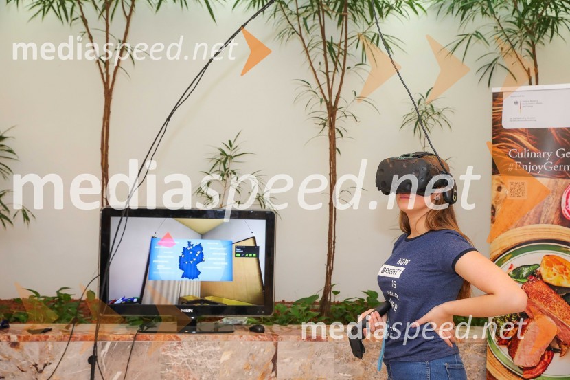 VR doživetje Nemške turistične organizacije »Pisarna Walterja Gropiusa«.Dan slovensko-nemškega gospodarstva 2019