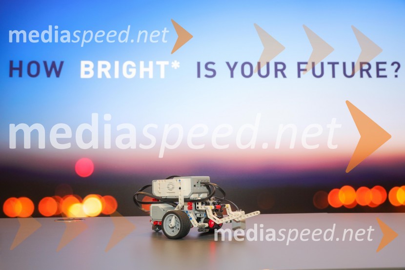 VR doživetje Nemške turistične organizacije »Pisarna Walterja Gropiusa«.Dan slovensko-nemškega gospodarstva 2019