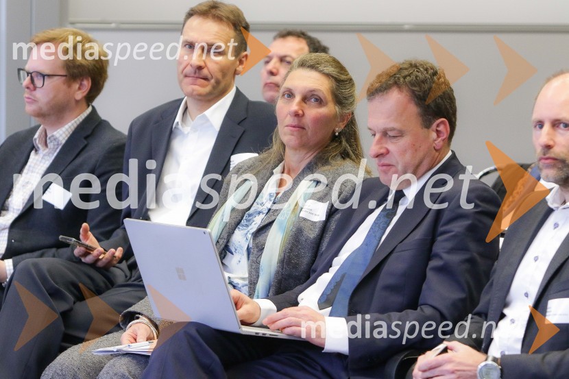  ... ;  ... ; dr. Dunia Mladenić, vodja laboratorija za umetno inteligenco na Institutu Jožef Stefan;  Marko Grobelnik, raziskovalec v laboratoriju za umetno inteligenco na Institutu Jožef Stefan, izvršni direktor Quintelligence in glasnik digitalnih tehnologij RSDan slovensko-nemškega gospodarstva 2019